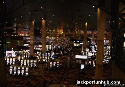 双色球与龙虎和玩法深度解析：彩金游戏视角下的概率与策略